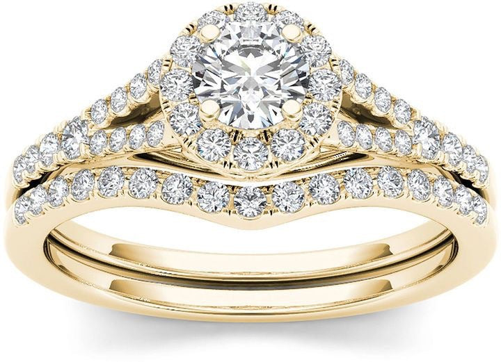 Elegant ring in shiny gold