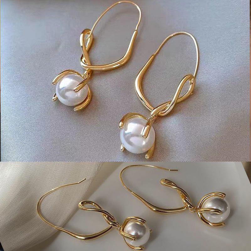 Elegant gold pearl earrings